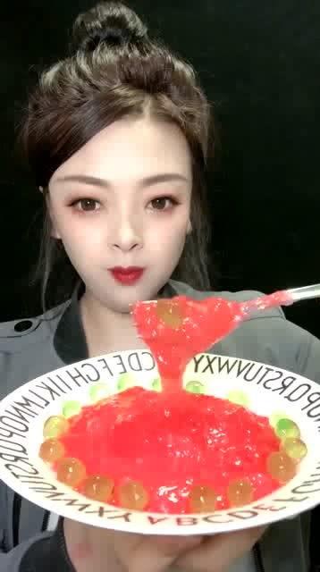 娱乐吃瓜酱小姐姐是谁呀,网络红人的魅力与影响力  第1张